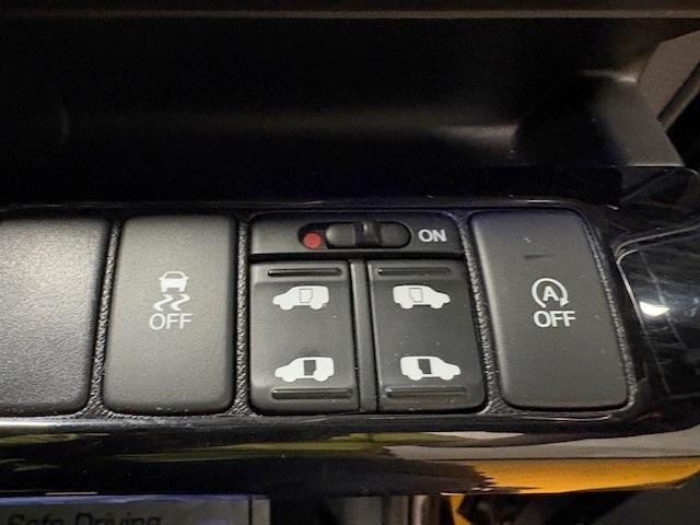 ステップワゴンスパーダ Z クールスピリット 修復歴なし 禁煙車 純正メモリナビ バックカメラ 両側自動ドア スマートキー Bluetooth 7人乗り オートクルーズコントロール ETC HIDヘッドライト フォグランプ DVD再生 CD(5枚目)