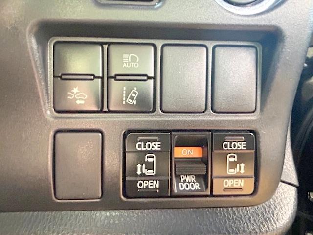 ヴォクシー ＺＳ　煌　修復歴なし　禁煙車　トヨタセーフティセンス　後席モニター　両側自動ドア　バックカメラ　純正ＳＤナビ　Ｂｌｕｅｔｏｏｔｈ　クルコン　プッシュスタート　スマートキー　オートハイビーム　ＥＴＣ　ＬＥＤライト（2枚目）