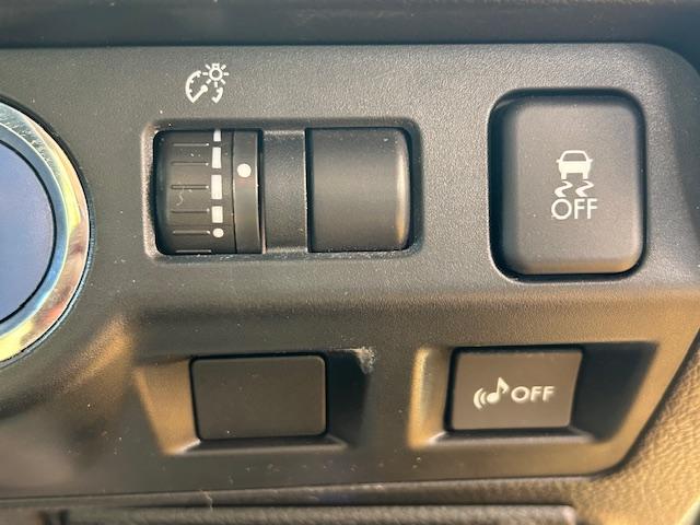 ＸＶハイブリッド ２．０ｉ－Ｌ　アイサイト　修復歴なし　禁煙車　純正ＳＤナビ　アイサイトＶｅｒ２　プッシュスタート　ＥＴＣ　Ｂｌｕｅｔｏｏｔｈ　パワーシート　アクセスキー　アルミペダル　バックカメラ　ＨＩＤ　パドルシフト　ＭＴモード付ＡＴ（8枚目）