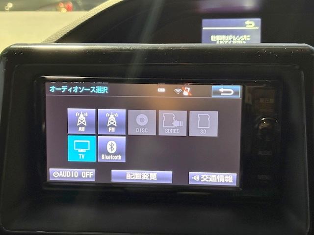 ノア X ディライトプラス 修復歴なし 禁煙 純正SDナビ 衝突軽減ブレーキ 両側自動ドア バックカメラ 車線逸脱警報 ブルートゥース ETC プッシュスタート スマートキー フリップダウンモニタ オートハイビーム LEDライト(2枚目)