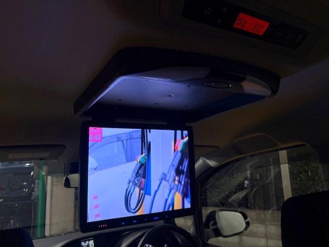 ノア X ディライトプラス 修復歴なし 禁煙 純正SDナビ 衝突軽減ブレーキ 両側自動ドア バックカメラ 車線逸脱警報 ブルートゥース ETC プッシュスタート スマートキー フリップダウンモニタ オートハイビーム LEDライト(6枚目)