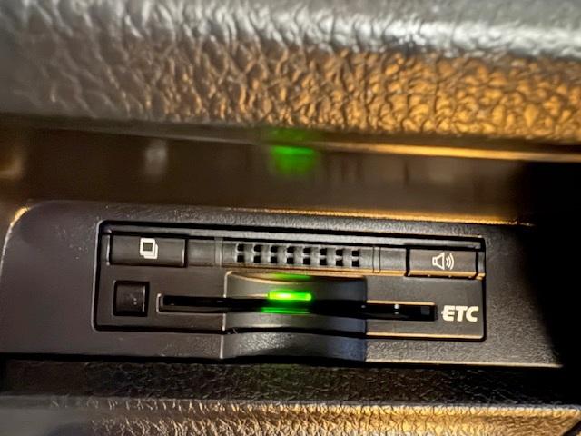 ノア X ディライトプラス 修復歴なし 禁煙 純正SDナビ 衝突軽減ブレーキ 両側自動ドア バックカメラ 車線逸脱警報 ブルートゥース ETC プッシュスタート スマートキー フリップダウンモニタ オートハイビーム LEDライト(7枚目)