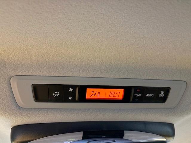 ノア X ディライトプラス 修復歴なし 禁煙 純正SDナビ 衝突軽減ブレーキ 両側自動ドア バックカメラ 車線逸脱警報 ブルートゥース ETC プッシュスタート スマートキー フリップダウンモニタ オートハイビーム LEDライト(9枚目)