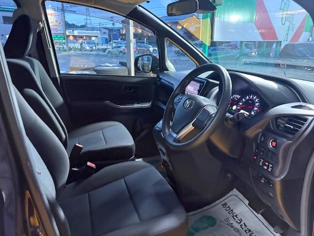 ノア X ディライトプラス 修復歴なし 禁煙 純正SDナビ 衝突軽減ブレーキ 両側自動ドア バックカメラ 車線逸脱警報 ブルートゥース ETC プッシュスタート スマートキー フリップダウンモニタ オートハイビーム LEDライト(11枚目)