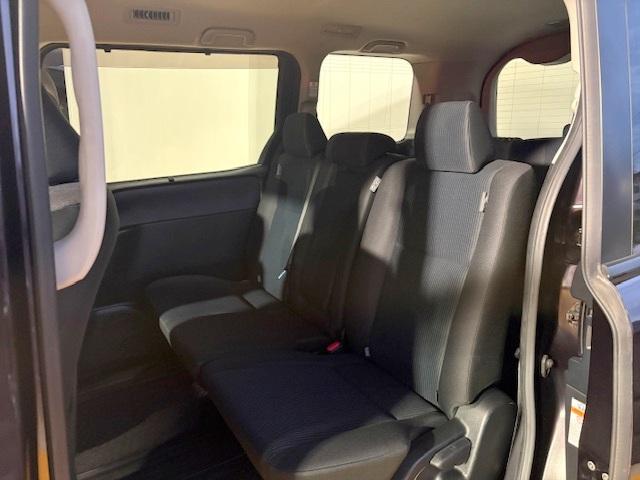 ノア X ディライトプラス 修復歴なし 禁煙 純正SDナビ 衝突軽減ブレーキ 両側自動ドア バックカメラ 車線逸脱警報 ブルートゥース ETC プッシュスタート スマートキー フリップダウンモニタ オートハイビーム LEDライト(13枚目)