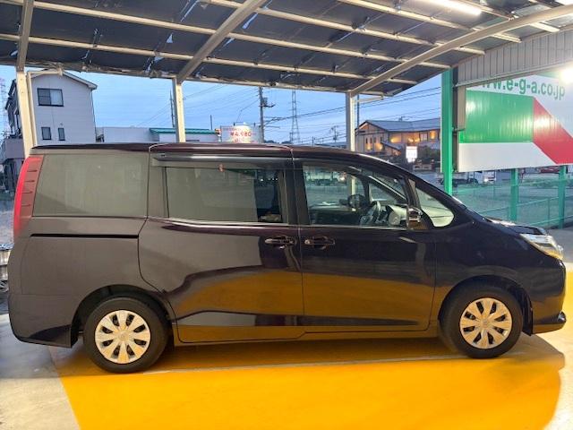 ノア X ディライトプラス 修復歴なし 禁煙 純正SDナビ 衝突軽減ブレーキ 両側自動ドア バックカメラ 車線逸脱警報 ブルートゥース ETC プッシュスタート スマートキー フリップダウンモニタ オートハイビーム LEDライト(16枚目)