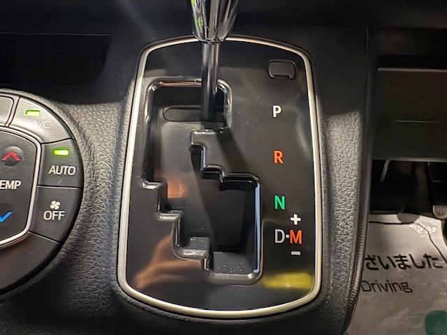 ノア X ディライトプラス 修復歴なし 禁煙 純正SDナビ 衝突軽減ブレーキ 両側自動ドア バックカメラ 車線逸脱警報 ブルートゥース ETC プッシュスタート スマートキー フリップダウンモニタ オートハイビーム LEDライト(20枚目)