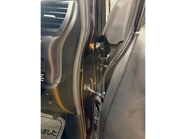 ノア X ディライトプラス 修復歴なし 禁煙 純正SDナビ 衝突軽減ブレーキ 両側自動ドア バックカメラ 車線逸脱警報 ブルートゥース ETC プッシュスタート スマートキー フリップダウンモニタ オートハイビーム LEDライト(21枚目)