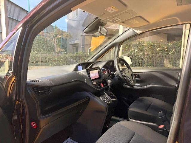 ノア X ディライトプラス 修復歴なし 禁煙 純正SDナビ 衝突軽減ブレーキ 両側自動ドア バックカメラ 車線逸脱警報 ブルートゥース ETC プッシュスタート スマートキー フリップダウンモニタ オートハイビーム LEDライト(24枚目)