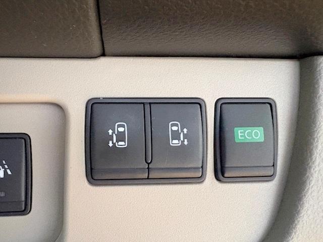 セレナ ２０Ｇ　Ｓ－ハイブリッド　修復歴なし　純正ＳＤナビ　衝突軽減ブレーキ　両側自動ドア　全周囲モニタ　フリップダウンモニタ　ＥＴＣ　インテリキー　車線逸脱警報　コーナーセンサー　クルコン　半革　フォグ　革巻ステア　プッシュスタート（3枚目）