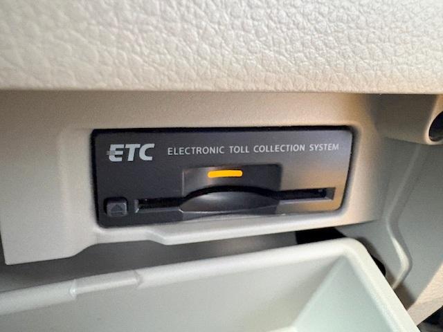 セレナ ２０Ｇ　Ｓ－ハイブリッド　修復歴なし　純正ＳＤナビ　衝突軽減ブレーキ　両側自動ドア　全周囲モニタ　フリップダウンモニタ　ＥＴＣ　インテリキー　車線逸脱警報　コーナーセンサー　クルコン　半革　フォグ　革巻ステア　プッシュスタート（8枚目）