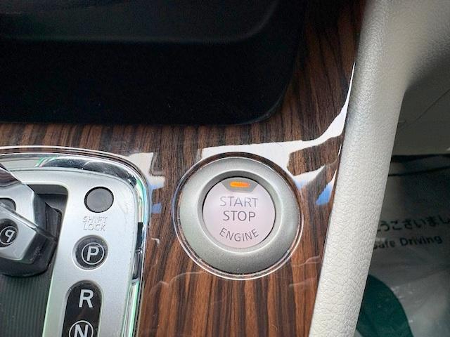 セレナ ２０Ｇ　Ｓ－ハイブリッド　修復歴なし　純正ＳＤナビ　衝突軽減ブレーキ　両側自動ドア　全周囲モニタ　フリップダウンモニタ　ＥＴＣ　インテリキー　車線逸脱警報　コーナーセンサー　クルコン　半革　フォグ　革巻ステア　プッシュスタート（9枚目）