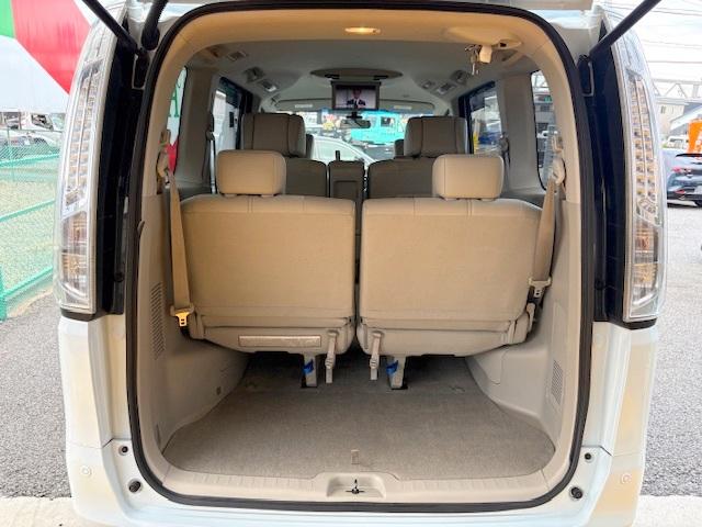 セレナ ２０Ｇ　Ｓ－ハイブリッド　修復歴なし　純正ＳＤナビ　衝突軽減ブレーキ　両側自動ドア　全周囲モニタ　フリップダウンモニタ　ＥＴＣ　インテリキー　車線逸脱警報　コーナーセンサー　クルコン　半革　フォグ　革巻ステア　プッシュスタート（16枚目）