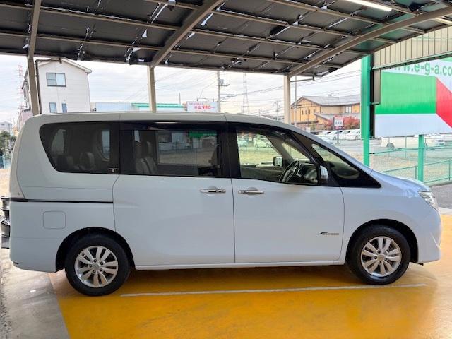 セレナ ２０Ｇ　Ｓ－ハイブリッド　修復歴なし　純正ＳＤナビ　衝突軽減ブレーキ　両側自動ドア　全周囲モニタ　フリップダウンモニタ　ＥＴＣ　インテリキー　車線逸脱警報　コーナーセンサー　クルコン　半革　フォグ　革巻ステア　プッシュスタート（17枚目）