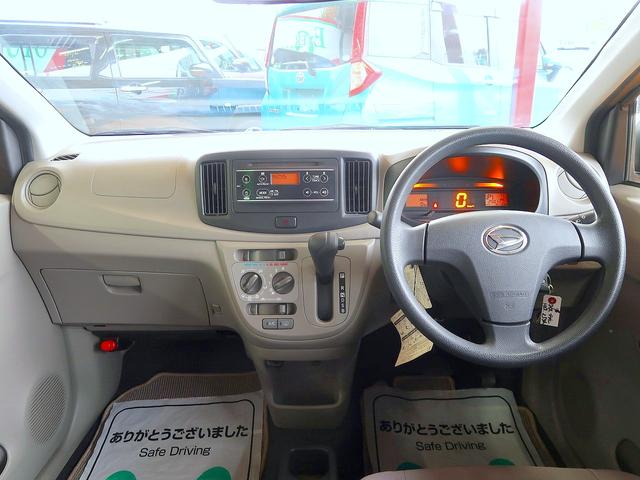 インパネシフトで足元スペースも広々としていて、ゆったり乗れます！目的地まで快適にドライブ出来ます！長距離移動も楽々！