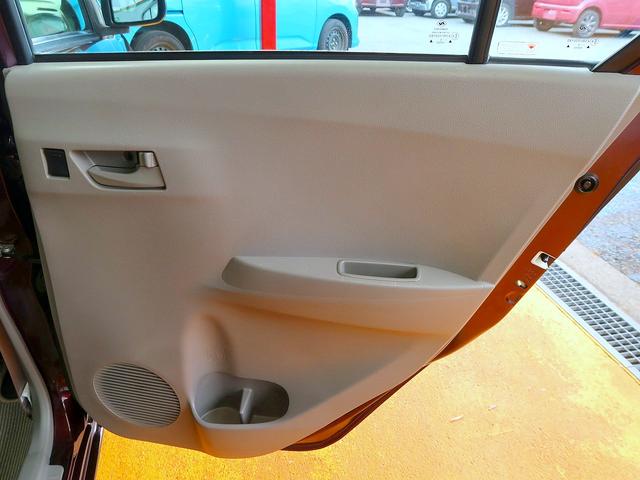 後席右側ドアの内張りです！