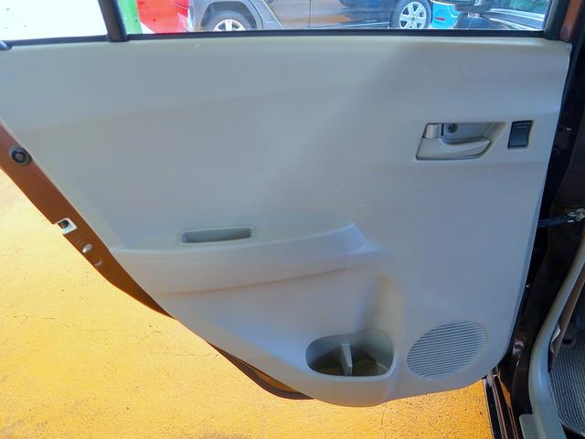 後席左側ドアの内張りです！