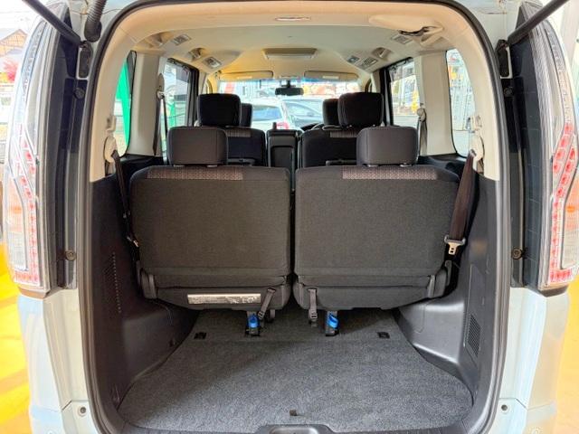 セレナ ハイウェイスターＳ－ＨＶアドバンスドセーフティパック　修復歴なし　禁煙車　ワンオーナー　エマージェンシーブレーキ　全周囲モニター　両側パワースライドドア　純正ＳＤナビ　ブルートゥース　フリップダウンモニター　ＥＴＣ　Ｗエアコン　フルセグ　ＤＶＤ再生　ＣＤ（14枚目）