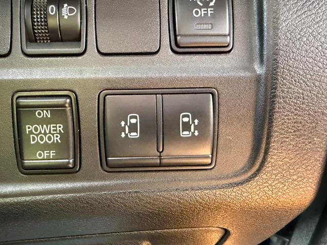 セレナ Ｘ　ＶセレクションＩＩ　修復歴なし　禁煙車　純正ＳＤナビ　両側パワースライドドア　バックカメラ　フリップダウンモニター　Ｂｌｕｅｔｏｏｔｈ　純正ドライブレコーダー　フルセグＴＶ　ＤＶＤ再生　ＣＤ（4枚目）