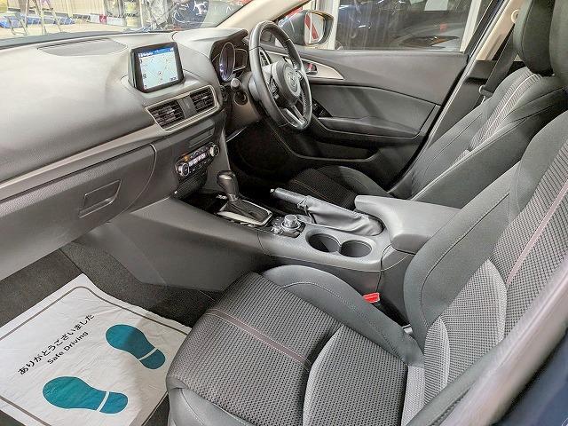 アクセラ １５Ｓ　修復歴なし　純正ＳＤナビ　衝突軽減ブレーキ　バックカメラ　Ｂｌｕｅｔｏｏｔｈオーディオ　フルセグＴＶ　アドバンストキー　革巻ステア　ＭＴモード付ＡＴ　プッシュスタート　横滑防止装置　純正１６インチＡＷ（9枚目）