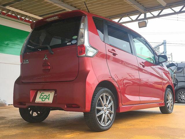 ｅＫカスタム Ｔ　修復歴なし　１オーナ　禁煙車　純正ＳＤナビ　ＣＤ／ＡＵＸ／ＵＳＢ再生　フルセグＴＶ　バックカメラ　ＥＴＣ　スマートキー　オートエアコン　ＨＩＤ　フォグ　純正フルエアロ＆社外１５ＡＷ（7枚目）