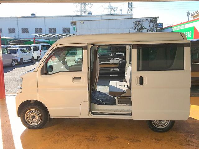 スライドドアで乗降りラクラクっ！狭い駐車スペースでの乗降りも問題なくできます！ドア開閉の際に不注意で隣のクルマにぶつけることもなくなります！