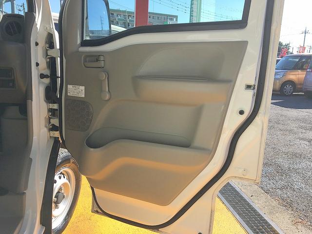 運転席側ドアの内張りです！