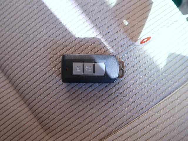 デイズ Ｘ　修復歴なし　禁煙車　純正メモリナビ　フルセグＴＶ　ＣＤ／Ｂｌｕｅｔｏｏｔｈ再生　ステアＳＷ　アラウンドビューモニタ　衝突軽減ブレーキ　インテリキー　ＥＴＣ　ｉ－ｓｔｏｐ　社外１４ＡＷ（3枚目）