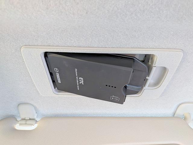 プレマシー ２０Ｃ－スカイアクティブ　修復歴なし　禁煙車　走行２．７万キロ　純正メモリナビ　ＥＴＣ　ＨＩＤ　オートスライドドア　Ｂｌｕｅｔｏｏｔｈ　横滑り防止装置　ステアリングスイッチ　ＭＴモード付ＡＴ　フルセグＴＶ　ＤＶＤ再生　ＣＤ（5枚目）