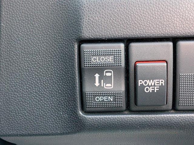 プレマシー ２０Ｃ－スカイアクティブ　修復歴なし　禁煙車　走行２．７万キロ　純正メモリナビ　ＥＴＣ　ＨＩＤ　オートスライドドア　Ｂｌｕｅｔｏｏｔｈ　横滑り防止装置　ステアリングスイッチ　ＭＴモード付ＡＴ　フルセグＴＶ　ＤＶＤ再生　ＣＤ（6枚目）