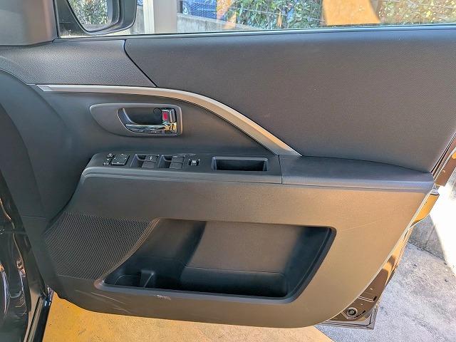 プレマシー ２０Ｃ－スカイアクティブ　修復歴なし　禁煙車　走行２．７万キロ　純正メモリナビ　ＥＴＣ　ＨＩＤ　オートスライドドア　Ｂｌｕｅｔｏｏｔｈ　横滑り防止装置　ステアリングスイッチ　ＭＴモード付ＡＴ　フルセグＴＶ　ＤＶＤ再生　ＣＤ（29枚目）