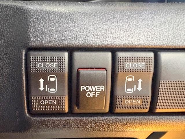 プレマシー ２０Ｓ－スカイアクティブ　修復歴なし　禁煙車　純正メモリナビ　両側パワースライドドア　バックカメラ　アドバンストキー　Ｂｌｕｅｔｏｏｔｈ　ＥＴＣ　プッシュスタート　純正１５インチアルミホイール　フルセグＴＶ　ＤＶＤ再生　ＣＤ（4枚目）