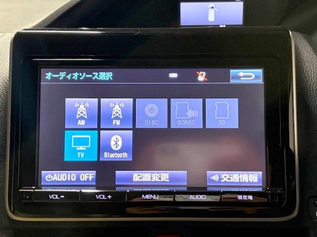 ノア ハイブリッドＸ　修復歴なし　禁煙車　純正ＳＤナビ　両側自動ドア　Ｂｌｕｅｔｏｏｔｈ　フルセグＴＶ　バックカメラ　ＥＴＣ　ＬＥＤライト　フォグ　スマートキー　プッシュスタート　純正１５ＡＷ　横滑り防止　ＤＶＤ再生　ＣＤ（2枚目）