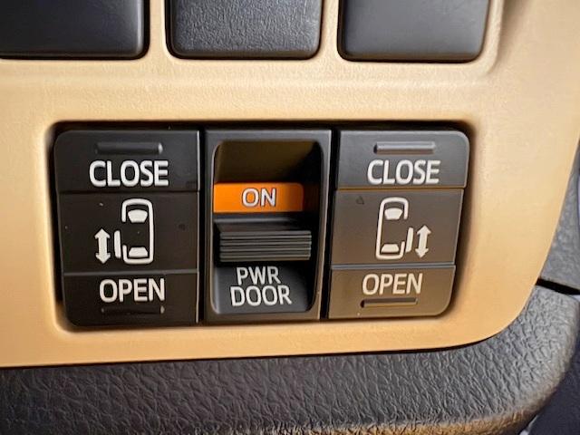 ノア ハイブリッドＸ　修復歴なし　禁煙車　純正ＳＤナビ　両側自動ドア　Ｂｌｕｅｔｏｏｔｈ　フルセグＴＶ　バックカメラ　ＥＴＣ　ＬＥＤライト　フォグ　スマートキー　プッシュスタート　純正１５ＡＷ　横滑り防止　ＤＶＤ再生　ＣＤ（4枚目）