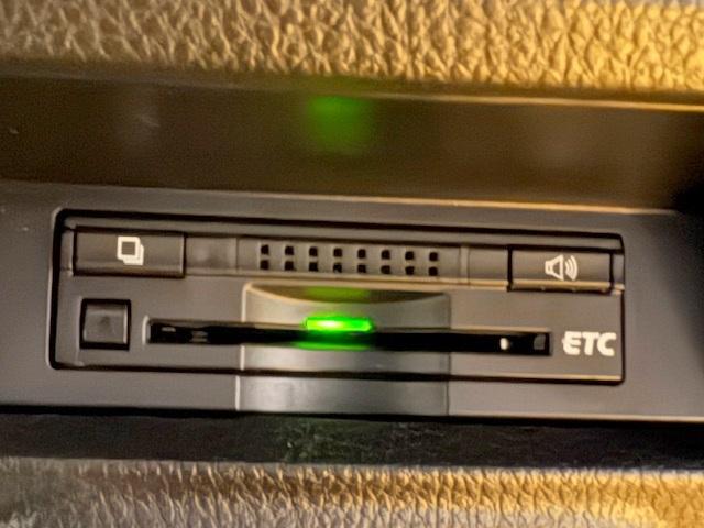 ノア ハイブリッドＸ　修復歴なし　禁煙車　純正ＳＤナビ　両側自動ドア　Ｂｌｕｅｔｏｏｔｈ　フルセグＴＶ　バックカメラ　ＥＴＣ　ＬＥＤライト　フォグ　スマートキー　プッシュスタート　純正１５ＡＷ　横滑り防止　ＤＶＤ再生　ＣＤ（6枚目）