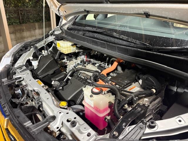 ノア ハイブリッドＸ　修復歴なし　禁煙車　純正ＳＤナビ　両側自動ドア　Ｂｌｕｅｔｏｏｔｈ　フルセグＴＶ　バックカメラ　ＥＴＣ　ＬＥＤライト　フォグ　スマートキー　プッシュスタート　純正１５ＡＷ　横滑り防止　ＤＶＤ再生　ＣＤ（8枚目）