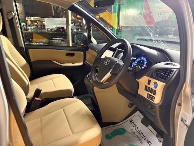 ノア ハイブリッドＸ　修復歴なし　禁煙車　純正ＳＤナビ　両側自動ドア　Ｂｌｕｅｔｏｏｔｈ　フルセグＴＶ　バックカメラ　ＥＴＣ　ＬＥＤライト　フォグ　スマートキー　プッシュスタート　純正１５ＡＷ　横滑り防止　ＤＶＤ再生　ＣＤ（11枚目）