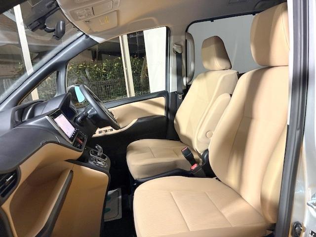 ノア ハイブリッドＸ　修復歴なし　禁煙車　純正ＳＤナビ　両側自動ドア　Ｂｌｕｅｔｏｏｔｈ　フルセグＴＶ　バックカメラ　ＥＴＣ　ＬＥＤライト　フォグ　スマートキー　プッシュスタート　純正１５ＡＷ　横滑り防止　ＤＶＤ再生　ＣＤ（21枚目）