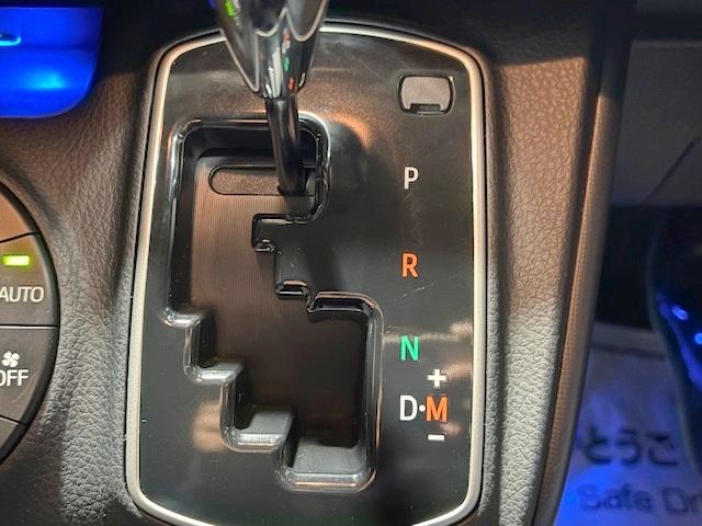 ヴォクシー Ｖ　修復歴なし　禁煙車　純正ＳＤナビ　両側自動ドア　ＥＴＣ　Ｂｌｕｅｔｏｏｔｈ　バックカメラ　スマートキー　プッシュスタート　ＬＥＤライト　オートハイビーム　ＭＴモード純正１５ＡＷ　フォグ　オートライト（20枚目）