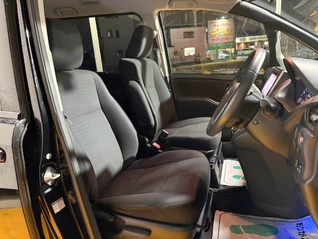 ヴォクシー Ｖ　修復歴なし　禁煙車　純正ＳＤナビ　両側自動ドア　ＥＴＣ　Ｂｌｕｅｔｏｏｔｈ　バックカメラ　スマートキー　プッシュスタート　ＬＥＤライト　オートハイビーム　ＭＴモード純正１５ＡＷ　フォグ　オートライト（24枚目）