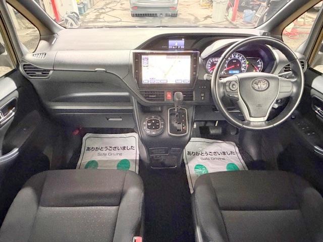 ヴォクシー Ｖ　修復歴なし　禁煙車　トヨタセーフティセンス　両側自動ドア　フリップダウンモニタ　バックカメラ　純正ＳＤナビ　Ｂｌｕｅｔｏｏｔｈ　クルコン　スマートキー　プッシュスタート　ＥＴＣ　社外ドラレコ　７人乗り（12枚目）