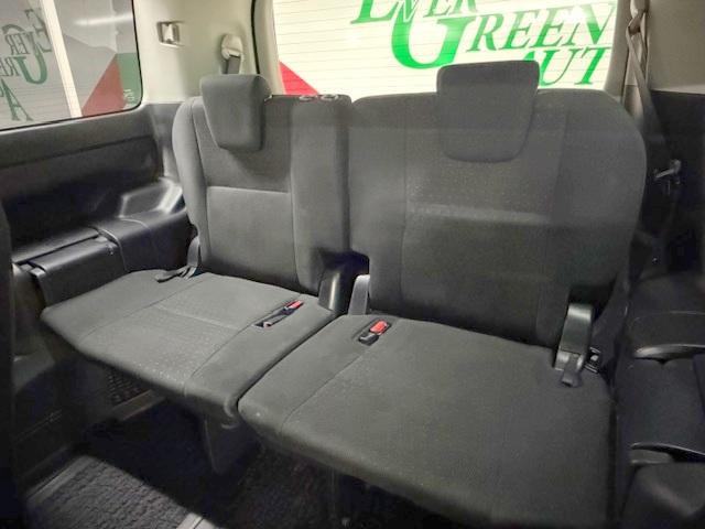 ヴォクシー Ｖ　修復歴なし　禁煙車　トヨタセーフティセンス　両側自動ドア　フリップダウンモニタ　バックカメラ　純正ＳＤナビ　Ｂｌｕｅｔｏｏｔｈ　クルコン　スマートキー　プッシュスタート　ＥＴＣ　社外ドラレコ　７人乗り（14枚目）