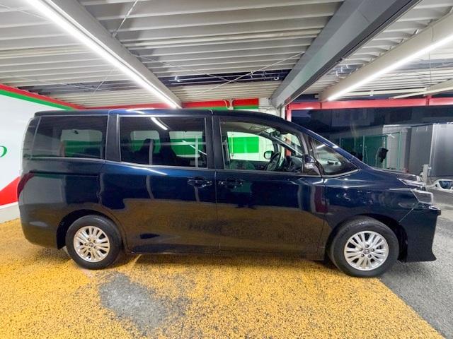 ヴォクシー Ｖ　修復歴なし　禁煙車　トヨタセーフティセンス　両側自動ドア　フリップダウンモニタ　バックカメラ　純正ＳＤナビ　Ｂｌｕｅｔｏｏｔｈ　クルコン　スマートキー　プッシュスタート　ＥＴＣ　社外ドラレコ　７人乗り（17枚目）