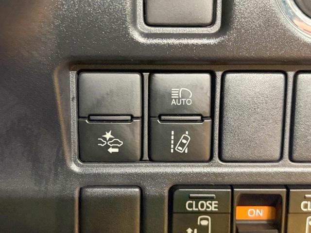 エスクァイア Ｇｉ　ブラックテーラード　修復歴なし　純正ＳＤナビ　衝突軽減ブレーキ　両側自動ドア　バックカメラ　ブルートゥース　車線逸脱警報　ＥＴＣ２．０　クルコン　スマートキーフォグ　フリップダウンモニター　オートハイビーム　シートヒータ（2枚目）