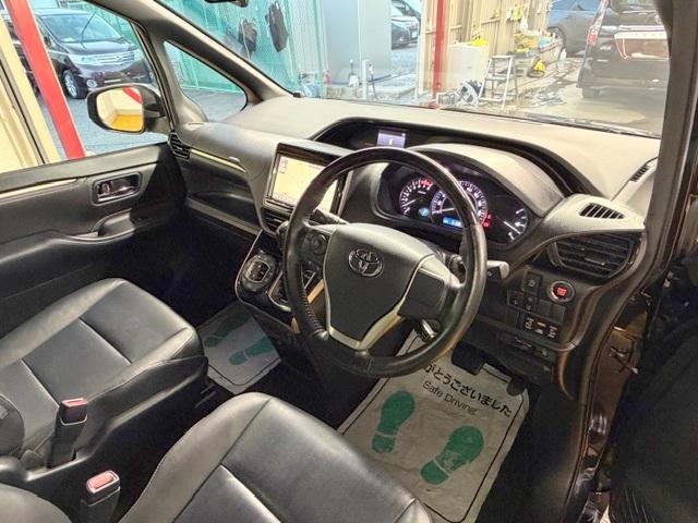 エスクァイア Ｇｉ　ブラックテーラード　修復歴なし　純正ＳＤナビ　衝突軽減ブレーキ　両側自動ドア　バックカメラ　ブルートゥース　車線逸脱警報　ＥＴＣ２．０　クルコン　スマートキーフォグ　フリップダウンモニター　オートハイビーム　シートヒータ（31枚目）