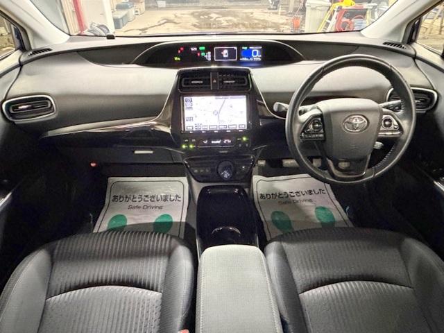 プリウス Ｓセーフティプラス　ツートーン　修復歴なし　禁煙車　衝突軽減ブレーキ　純正ＳＤナビ　Ｂｌｕｅｔｏｏｔｈ　ＥＴＣ　レーンキープ　トヨタセーフティセンス　オートハイビーム　縦列駐車支援　バックカメラ　障害物センサ　クルコン　ＡＣ１００Ｖ（11枚目）