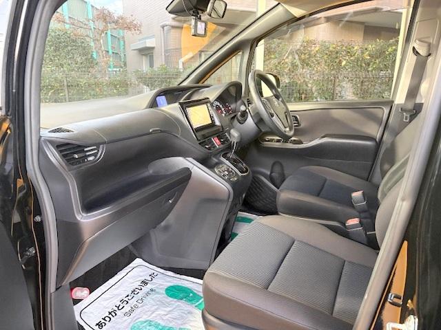 ヴォクシー Ｘ　修復歴なし　禁煙車　トヨタセーフティセンス　両側自動ドア　純正ＳＤナビ　バックカメラ　レーンキープ　クルコン　オートハイビーム　Ｂｌｕｅｔｏｏｔｈ　スマートキー　プッシュスタート　７人乗　ＬＥＤライト（10枚目）