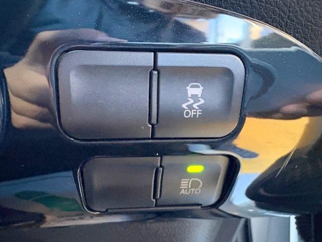 プリウス Ｓ　修復歴なし　禁煙車　トヨタセーフティセンス　純正ＳＤナビ　バックカメラ　アダプティブクルーズコントロール　Ｂｌｕｅｔｏｏｔｈ　ＥＴＣ　純正１５インチアルミホイール　地デジＴＶ（7枚目）