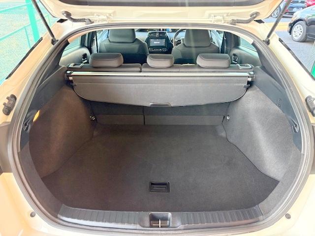 プリウス Ｓ　修復歴なし　禁煙車　トヨタセーフティセンス　純正ＳＤナビ　バックカメラ　アダプティブクルーズコントロール　Ｂｌｕｅｔｏｏｔｈ　ＥＴＣ　純正１５インチアルミホイール　地デジＴＶ（15枚目）