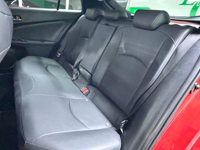プリウス Ｓツーリングセレクション　修復歴なし　禁煙車　トヨタセーフティセンス　純正ＳＤナビ　バックカメラ　レザーシート　ＥＴＣ２．０　アダプティブクルコン　Ｂｌｕｅｔｏｏｔｈ　シートヒーター　フルセグＴＶ　ＤＶＤ再生　ＣＤ（12枚目）